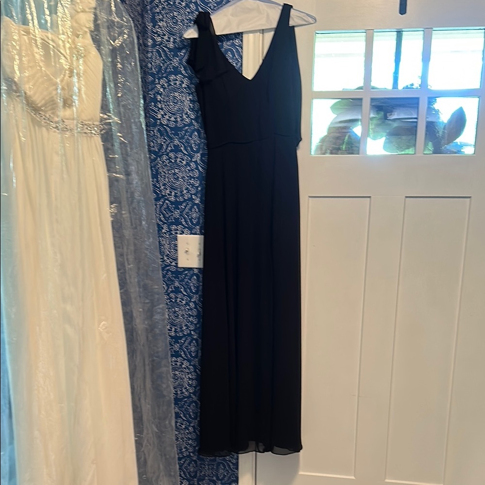 Elegant Black Sleeveless Dress